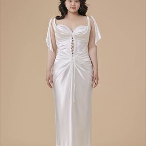 Elegant White Satin Lace-Up Gown - Women's Plus Size